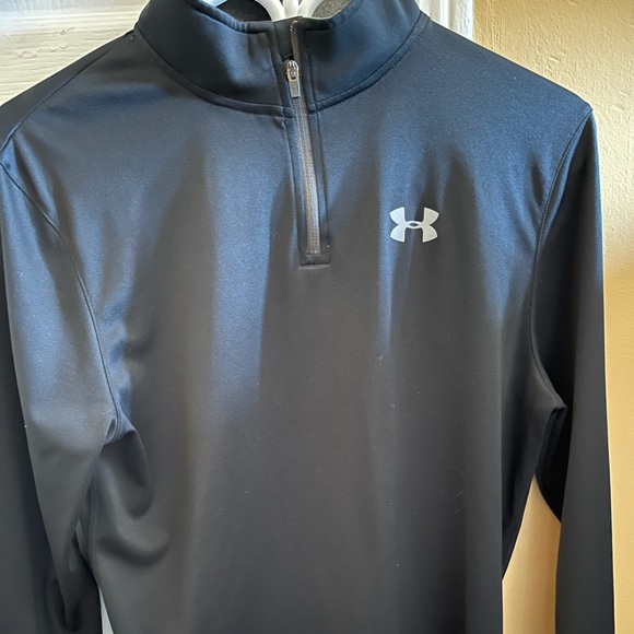 Long sleeve activewear top. - Picture 1 of 3